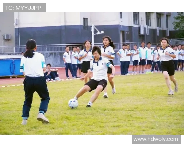 足球比赛精彩纷呈却难以亲眼目睹的原因与解决之道探讨